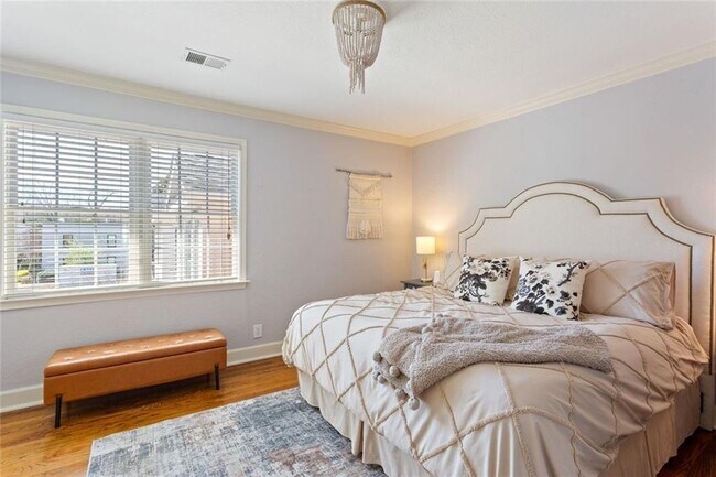 Foto del edificio - 115 Peachtree Memorial Dr NW