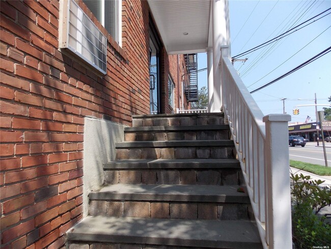 Building Photo - 711 Willis Ave