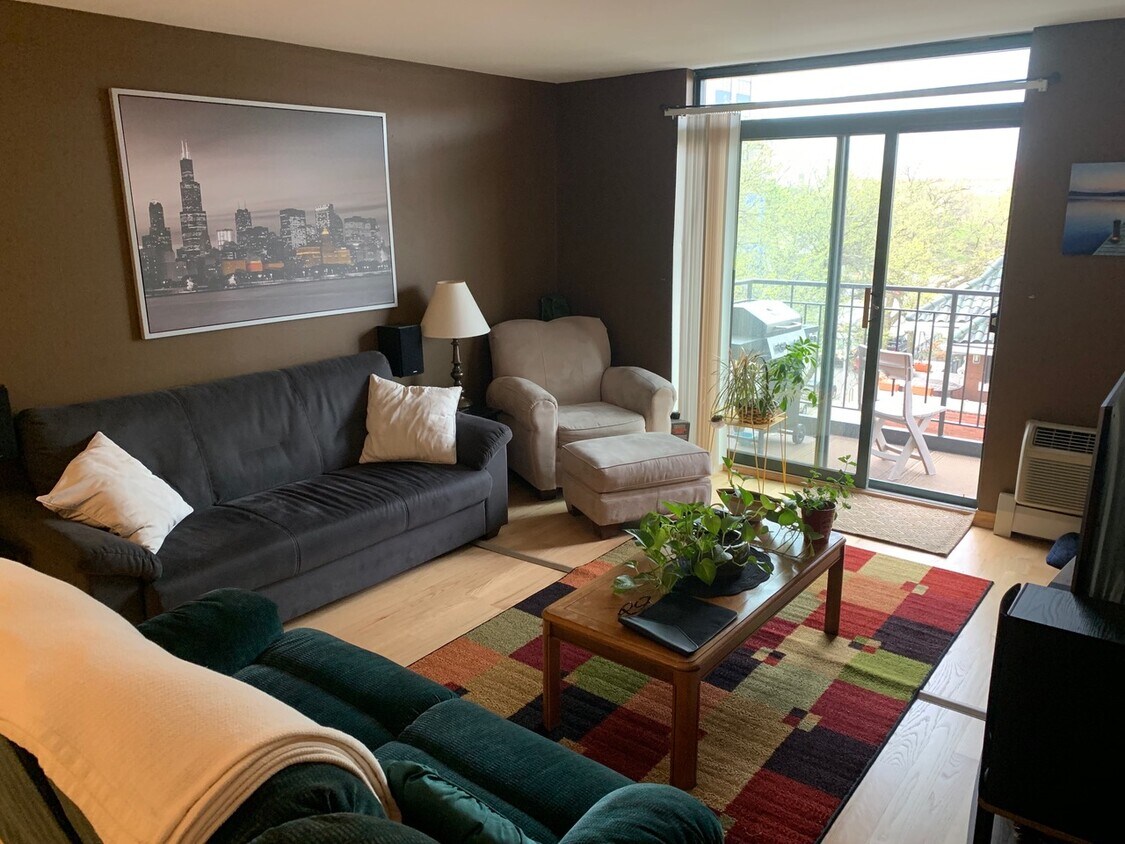 Foto principal - 3900 N Pine Grove Ave