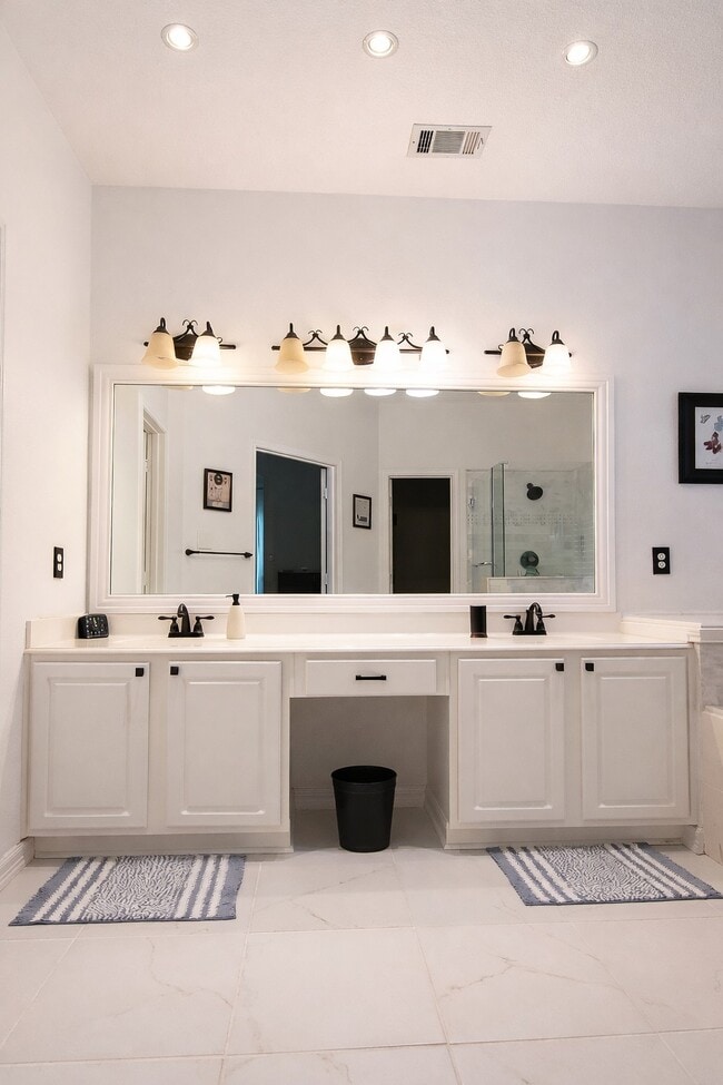 Master Bath - 1639 Churchill Ln