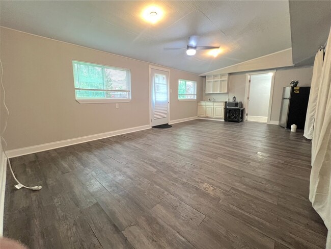 Building Photo - 14031 Duncannon Dr