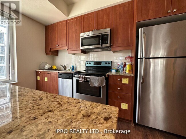 Building Photo - 385-385 Prince of Wales Dr