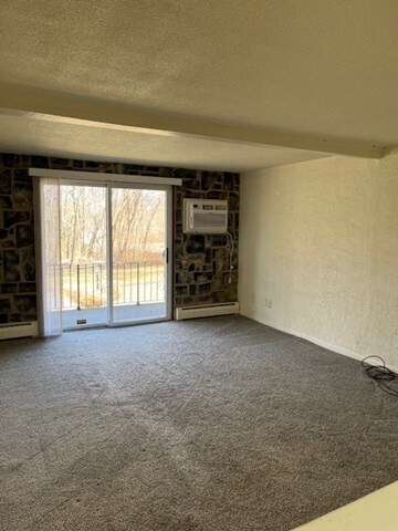 Building Photo - 700 Robbins Ave