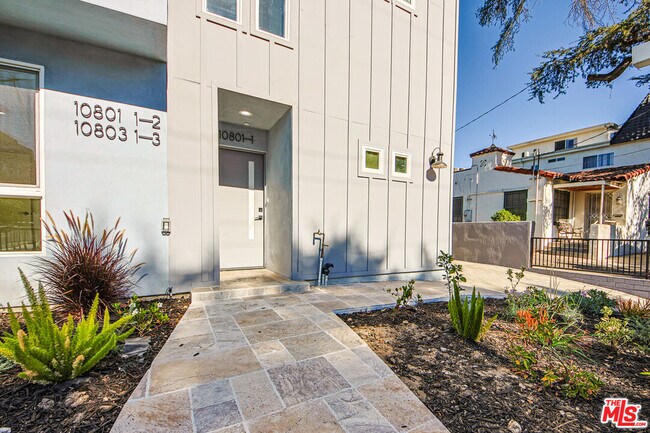 Building Photo - 10801 Kling St