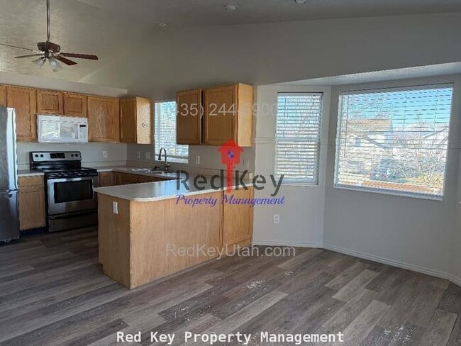 Building Photo - 790 N Single Family Home