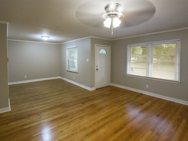 Foto del edificio - Updated 3 bed, 1.5 bath near U of M.