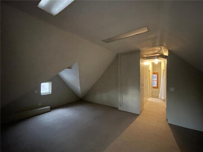 Building Photo - 2721 E 22nd St