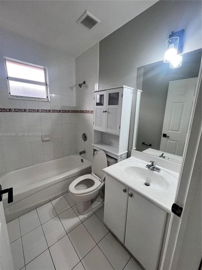 Building Photo - 16940 SW 94th Ave