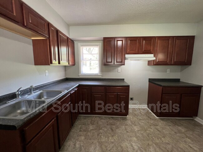 Foto del edificio - 1371 Greendale Ave