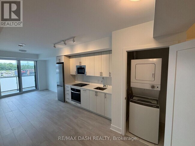 Photo du bâtiment - 2425-2425 Simcoe St N