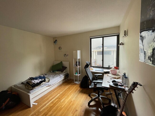 Building Photo - 20 Hubbard Ave