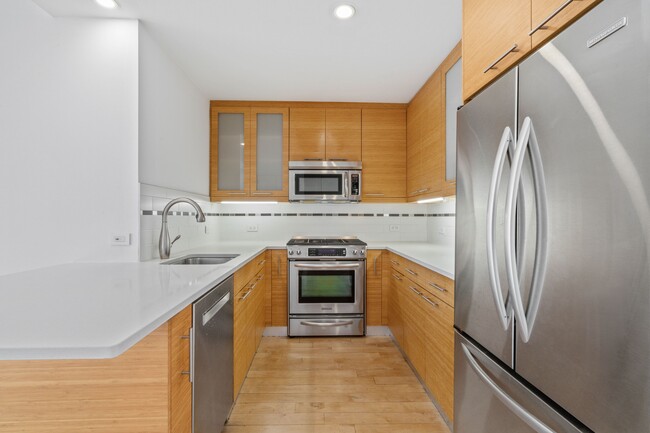 Building Photo - 251 7th St