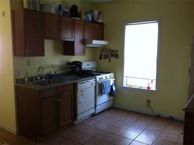 Building Photo - Four Huge BED 2-Bath ** Prime BU Location ...