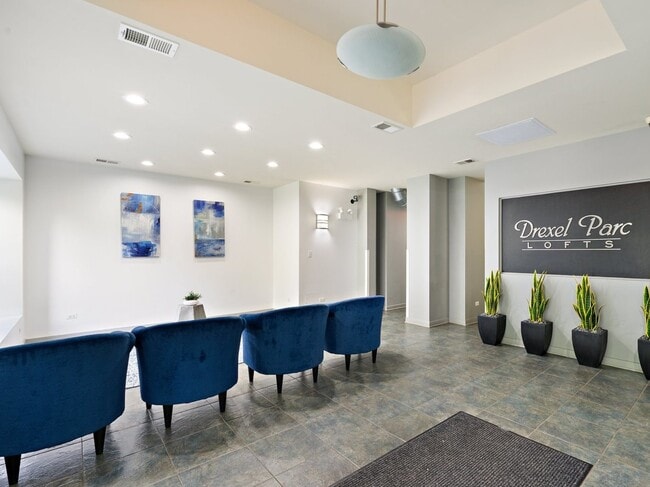 Building Photo - 4537 S Drexel Blvd