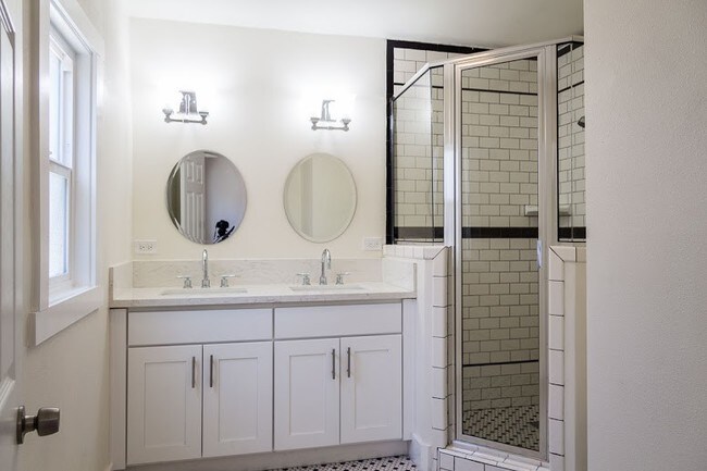 Baño principal en suite - 1719 W 39th St