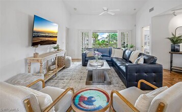 Building Photo - 433 2nd St S