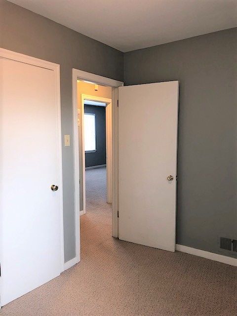 Building Photo - Well-maintained 2-bedroom bungalow in the ...