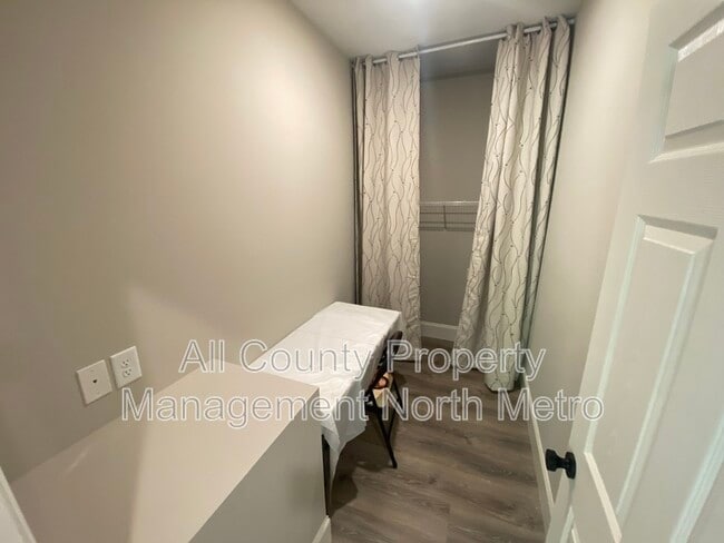 Foto del edificio - 5390 Valley Dr