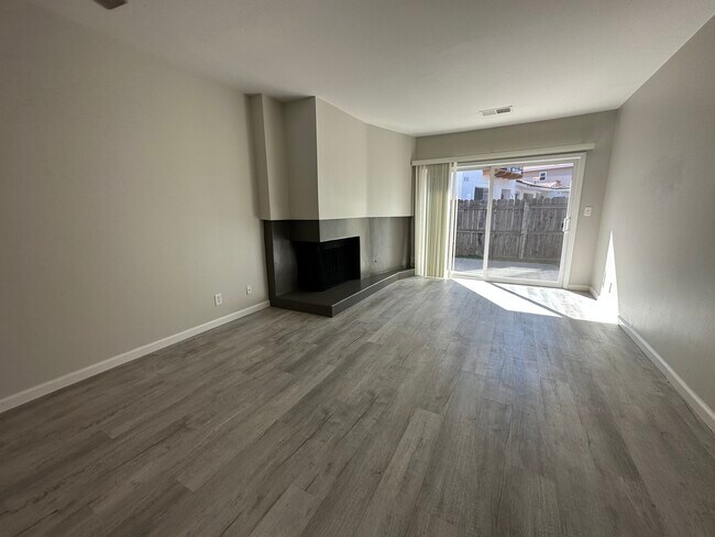 Building Photo - 749 Casiano Dr