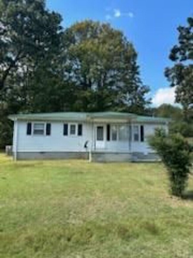 Building Photo - 3 bdr 1 bath Country living. Near I40. Sits on 1 acre.