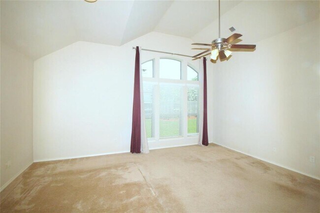 Foto del edificio - 2801 Enchanted Lake Dr