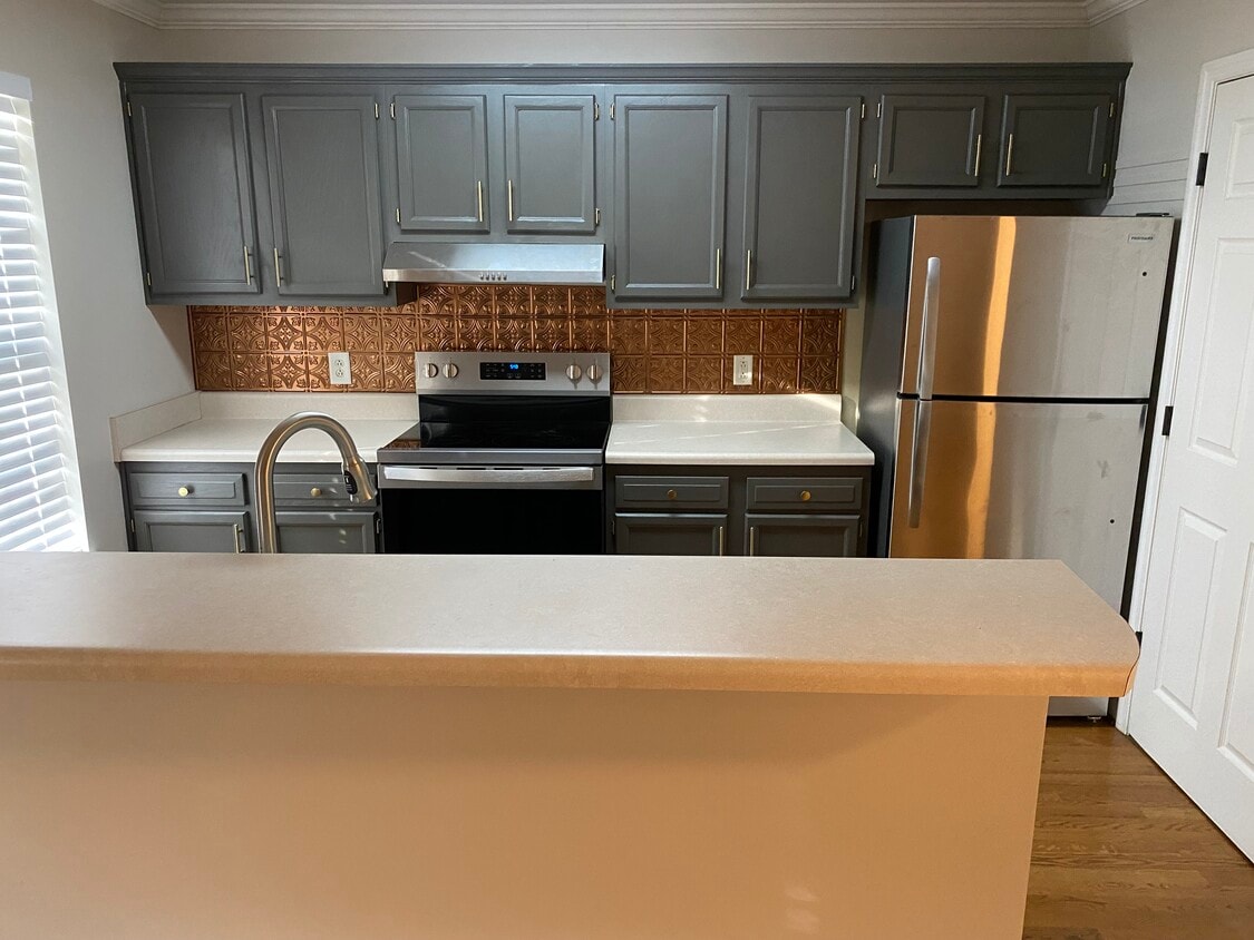 New stainless appliances - 161 37th Ave N
