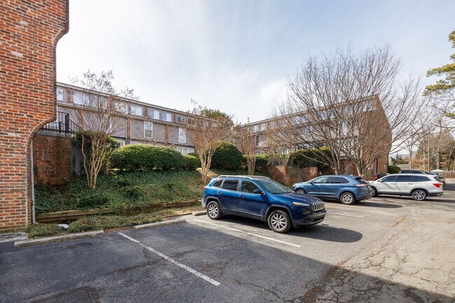 Foto del edificio - 5900 Patterson Ave