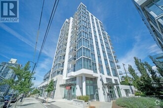 Building Photo - 2435-2435 Kingsway