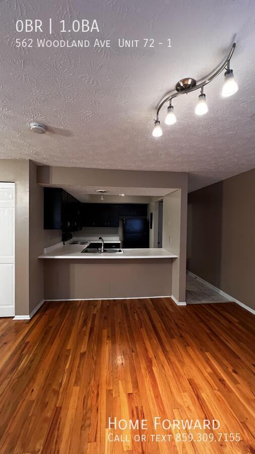 Foto del edificio - 562 Woodland Ave
