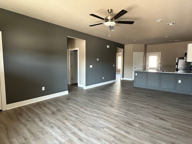 Building Photo - Brand New Duplex - Valley Center  1/2 off ...