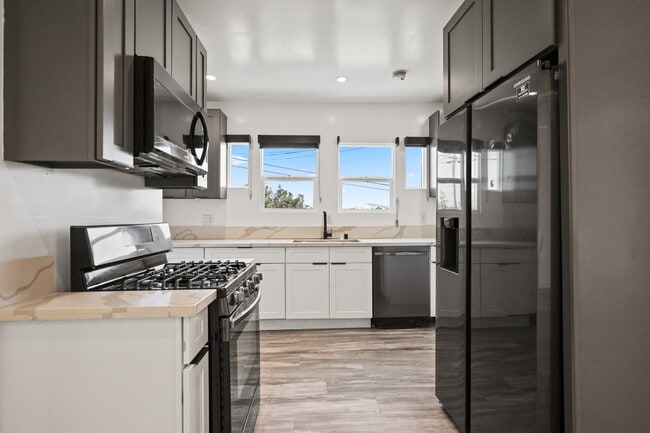 Building Photo - 1023 Tremont St.