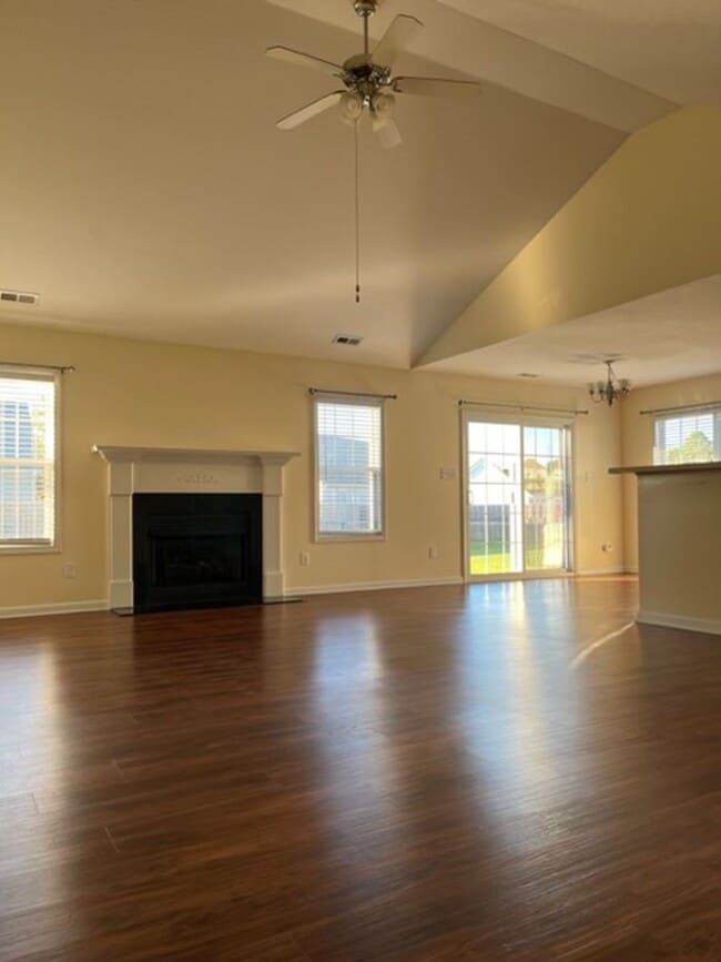 Building Photo - Three Bedroom Two Bath Home with Frog