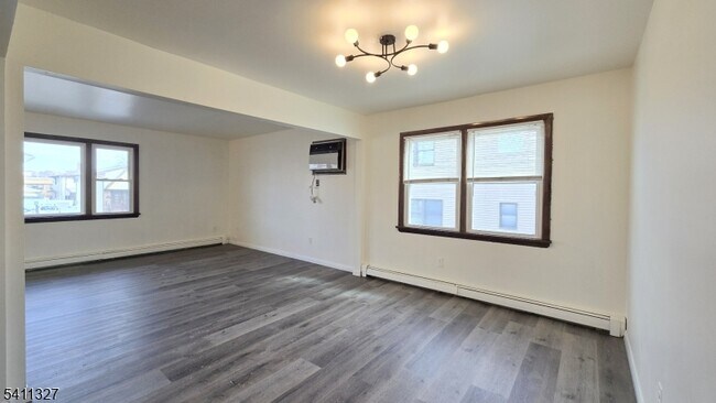 Foto del edificio - 388 Garibaldi Ave