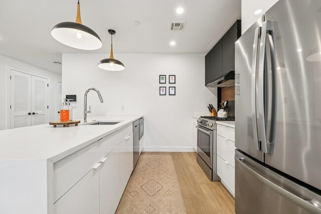 Building Photo - 243 3rd St
