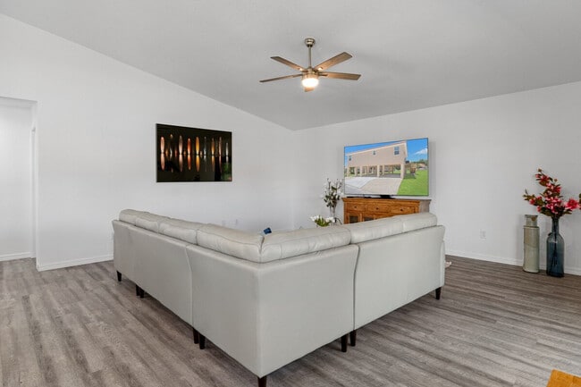 Building Photo - 4800 S Polderland Way