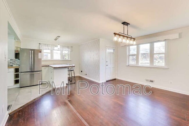 Building Photo - 1915 Henry Rd