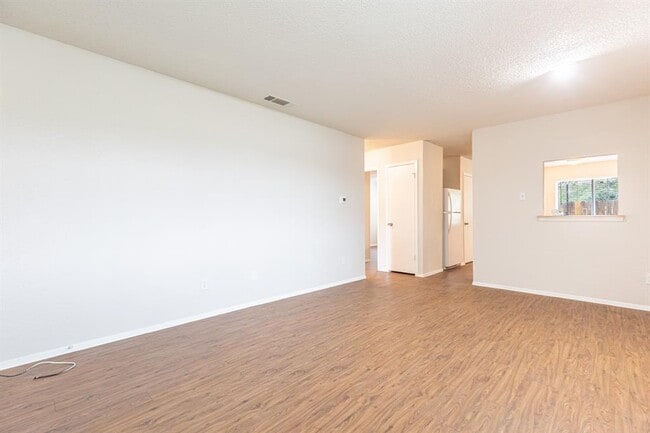 Building Photo - 323 W William Cannon Dr
