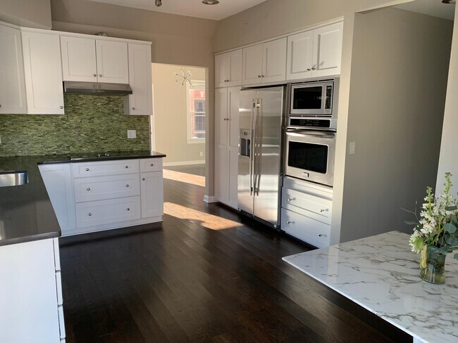 Building Photo - 228 4th Ave N