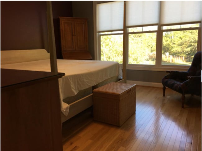 large master bedroom w/ large bath - 1725 Belvedere Plz