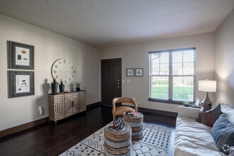 Building Photo - Ten Pines at Summerwood