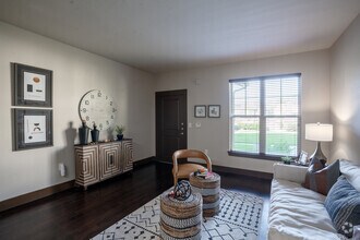 Building Photo - Ten Pines at Summerwood