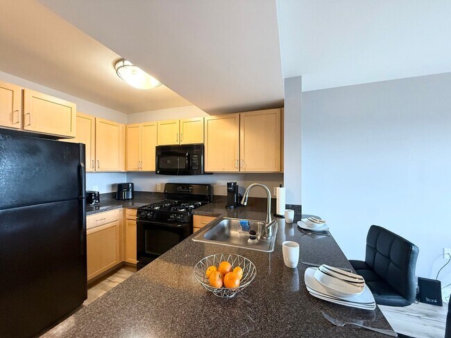Foto del edificio - Fully Furnished Waterfront Studio That Lives Like a 1-Bedroom | SW DC