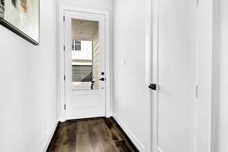 Building Photo - 5733 White Magnolia St.