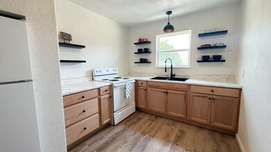 Building Photo - 1710 9th St