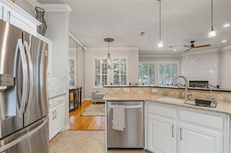 Building Photo - 935 Liberty St