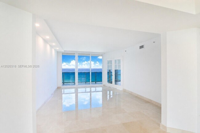 Foto del edificio - 19333 Collins Ave