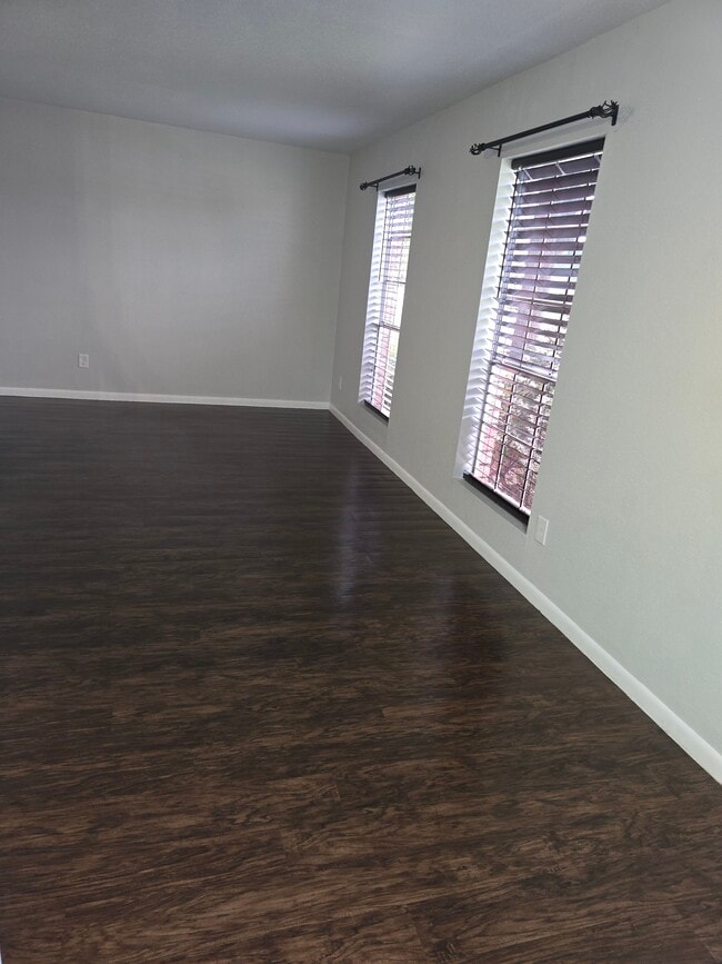 Living - 465 Longmeadow St