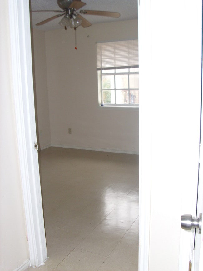 Building Photo - 315 E Taylor St