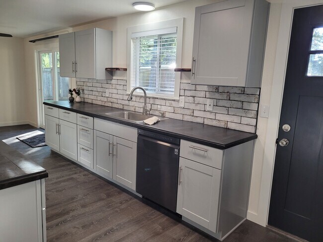Foto del edificio - 9027 Boulder Ln SE