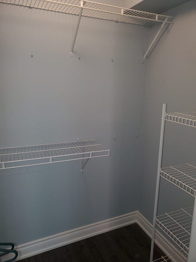 Photo du bâtiment - 2 BED - 2 BATH - MISSISSAUGA - CONDO